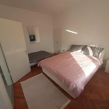 Ferienhaus In Mit Eigener Terrasse Novi Vinodolski