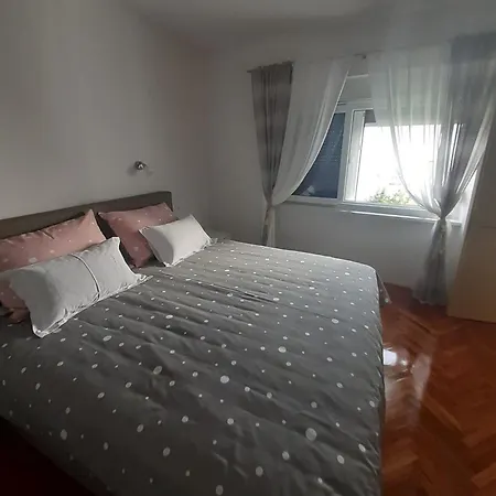 Ferienhaus Ferienhaus In Mit Eigener Terrasse Novi Vinodolski